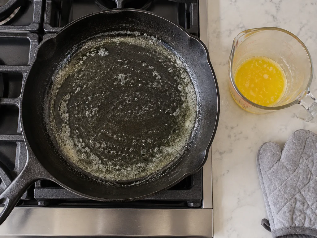 Move the skillet and melt the butter. The butter is melted and the skillet is coated.